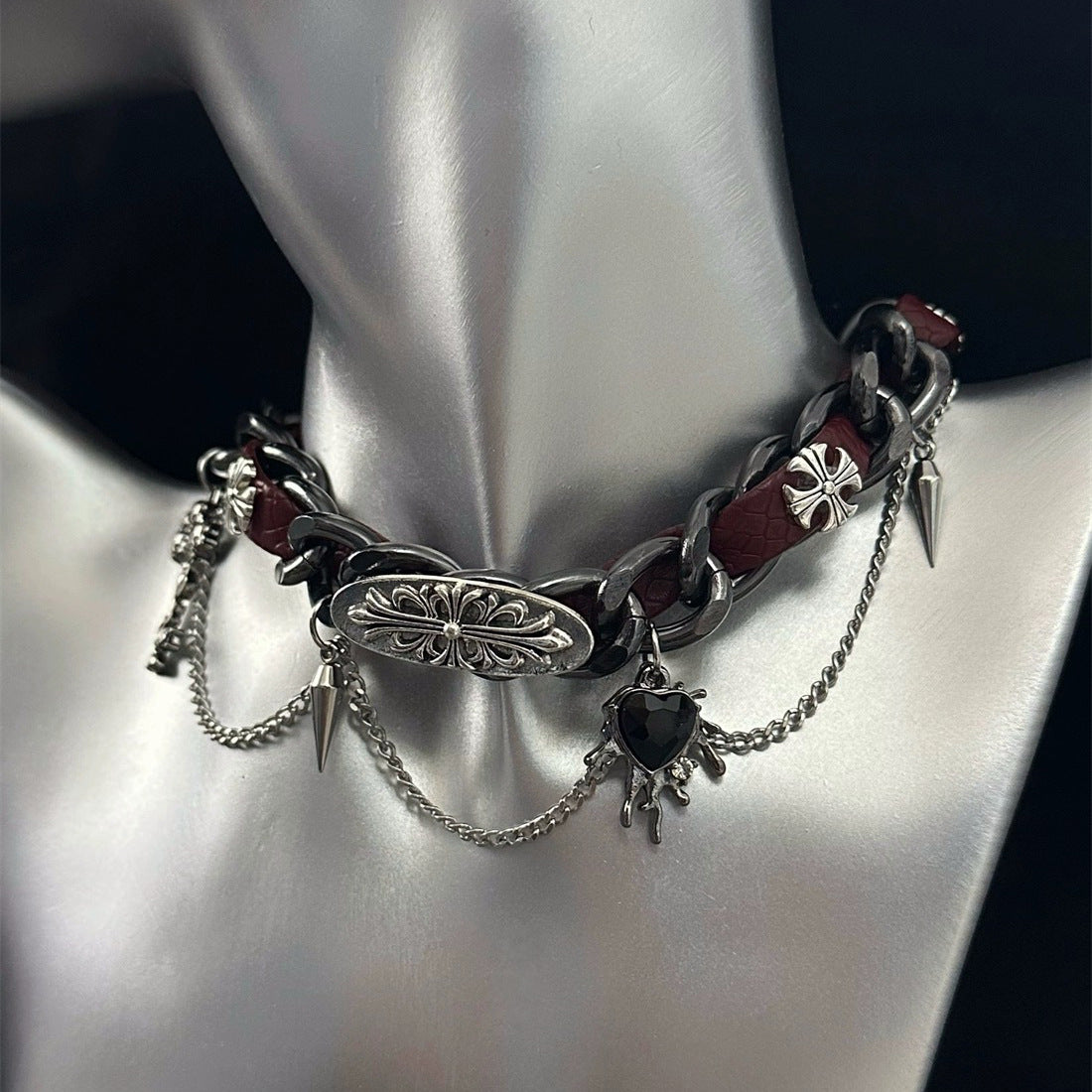 Twisting Metal Chain Leather Choker